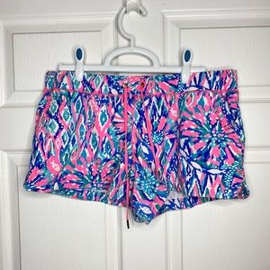 Lilly Pulitzer Vina Shorts in “Shake it up”